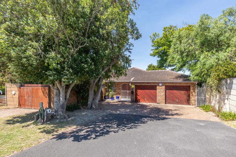 5 Bedroom Property for Sale in Constantia Western Cape